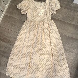 NWT Ivory Puff Sleeve Dress